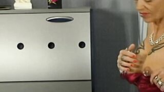 Pierced MILF gets arse banged!