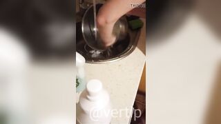 Vertipopka Vertip washes dishes naked