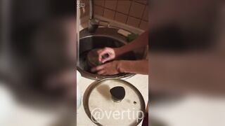 Vertipopka Vertip washes dishes naked