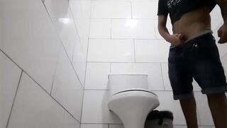Novinho Flakael Estava na lanchonete bebendo uma Gelada, e decidiu