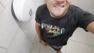 Novinho Flakael Estava na lanchonete bebendo uma Gelada, e decidiu