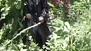 BBW bitch offer oral sex inside 3 way outdoor