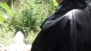 BBW bitch offer oral sex inside 3 way outdoor