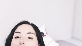 Dark hair bitch fucks the selfie stick