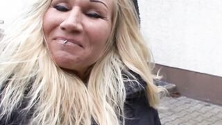 Deutsche Mutter von der Straße zum Sex überredet für Geld