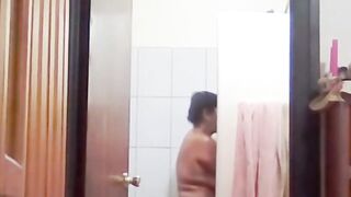 saggy hooters of a desi stepmom (Hidden Cam)