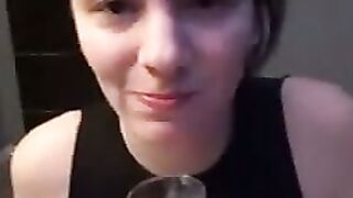 Sie liebt es vollgespritzt zu werden