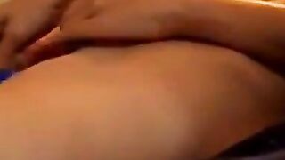 Webcam Girl Uses Sex Toy and Fingers to Pleasure Herself