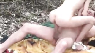 Stieftochter heimlich im Wald gefickt
