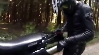 moisa robert  atat tplator de 2 motorcyclist gay si apoi 2 tip la digijat pe moisa ro