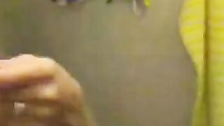 Öffentlicher Blowjob in der Umkleidekabine eines Einkaufszentrums - Schweiz