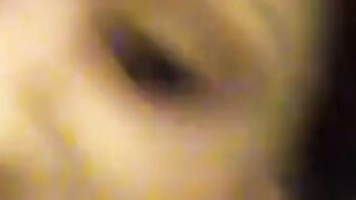Öffentlicher Blowjob in der Umkleidekabine eines Einkaufszentrums - Schweiz