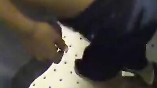 Öffentlicher Blowjob in der Umkleidekabine eines Einkaufszentrums - Schweiz