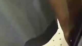 Öffentlicher Blowjob in der Umkleidekabine eines Einkaufszentrums - Schweiz