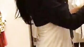 Öffentlicher Blowjob in der Umkleidekabine eines Einkaufszentrums - Schweiz
