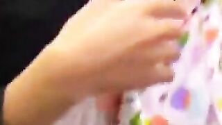 Öffentlicher Blowjob in der Umkleidekabine eines Einkaufszentrums - Schweiz