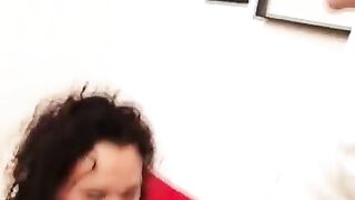 Meine Vermieterin am Sofa flachgelegt