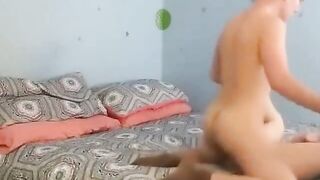 Nachbarin zum Ficken im Zimmer getroffen