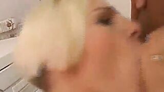 Geile Fotze auf der Waschmaschine geknallt