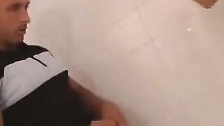 Geile Fotze auf der Waschmaschine geknallt