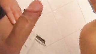 Geile Fotze auf der Waschmaschine geknallt