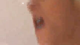 Geile Fotze auf der Waschmaschine geknallt