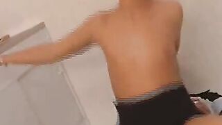 Geile Fotze auf der Waschmaschine geknallt