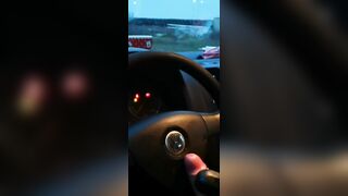 tipul ma filma cu o camera video cum el ma ejagulat sperma peste volan cu un vibrato