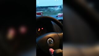 tipul ma filma cu o camera video cum el ma ejagulat sperma peste volan cu un vibrato