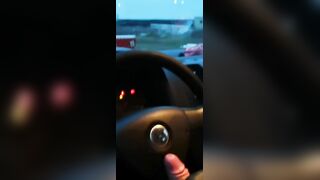 tipul ma filma cu o camera video cum el ma ejagulat sperma peste volan cu un vibrato