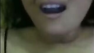 Hot Indian mall Shows Her Sexy Figure