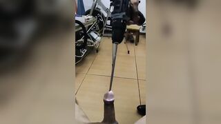 un tip brunet  e ejaguleaja sperma cu bor masina lui moisa a boy says to Moise Robert