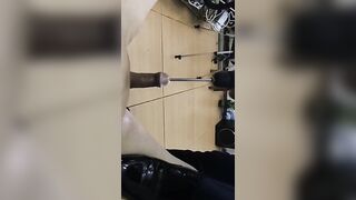 un tip brunet  e ejaguleaja sperma cu bor masina lui moisa a boy says to Moise Robert