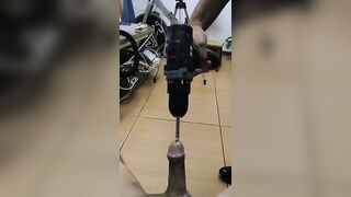 un tip brunet  e ejaguleaja sperma cu bor masina lui moisa a boy says to Moise Robert