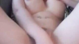 Asiatischer Teen sorgt faer Sauerei