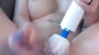 Asiatischer Teen sorgt faer Sauerei
