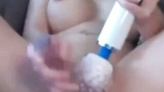 Asiatischer Teen sorgt faer Sauerei