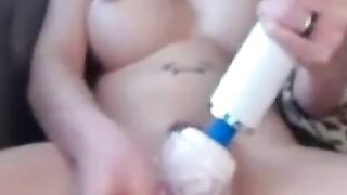 Asiatischer Teen sorgt faer Sauerei