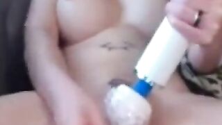 Asiatischer Teen sorgt faer Sauerei