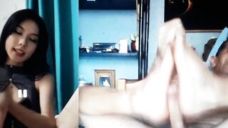 ton krao me fait un footjob en cam