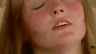 Deutsche Hahnrei-Frau teilt Dreier