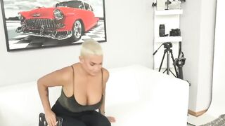 Incredible Sexy Blonde Sexy Shows her Sensual Skillz