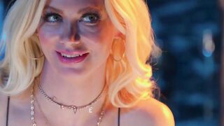 Teen Jill Kassidy pussygrinds with hot MILF Serene Siren