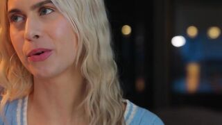 Teen Jill Kassidy pussygrinds with hot MILF Serene Siren
