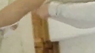 Schau mir zu wie meine Titten geil tanzen kaannen