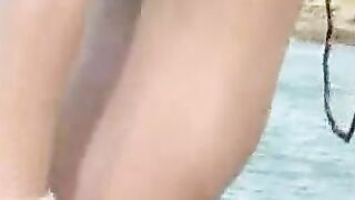 Spanische Analschlampe am Strand gevaagelt