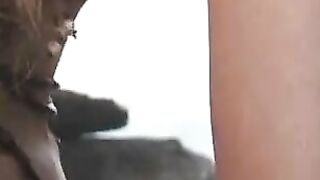 Spanische Analschlampe am Strand gevaagelt