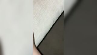 Il la baise si bien qu il la laisse les yeux revulses dans le lit