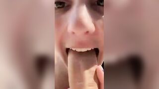 Vous pouvez sucer et baiser dans un bateau sur le lac