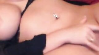 Big-Titted MILF Pussy Play on Webcam